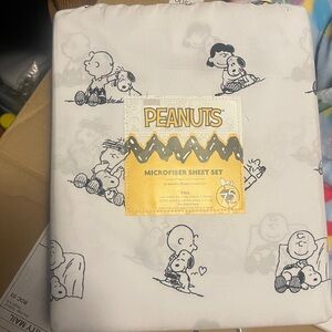 Peanuts microfiber sheet set